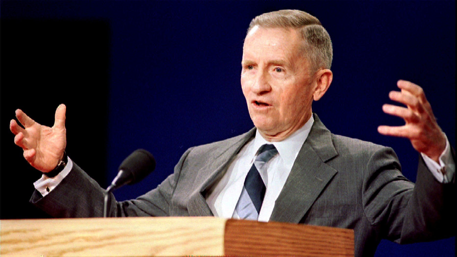 Presidential candidate Ross Perot gestures during the Presidential debate
